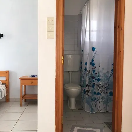 Althea Paros ناوسا